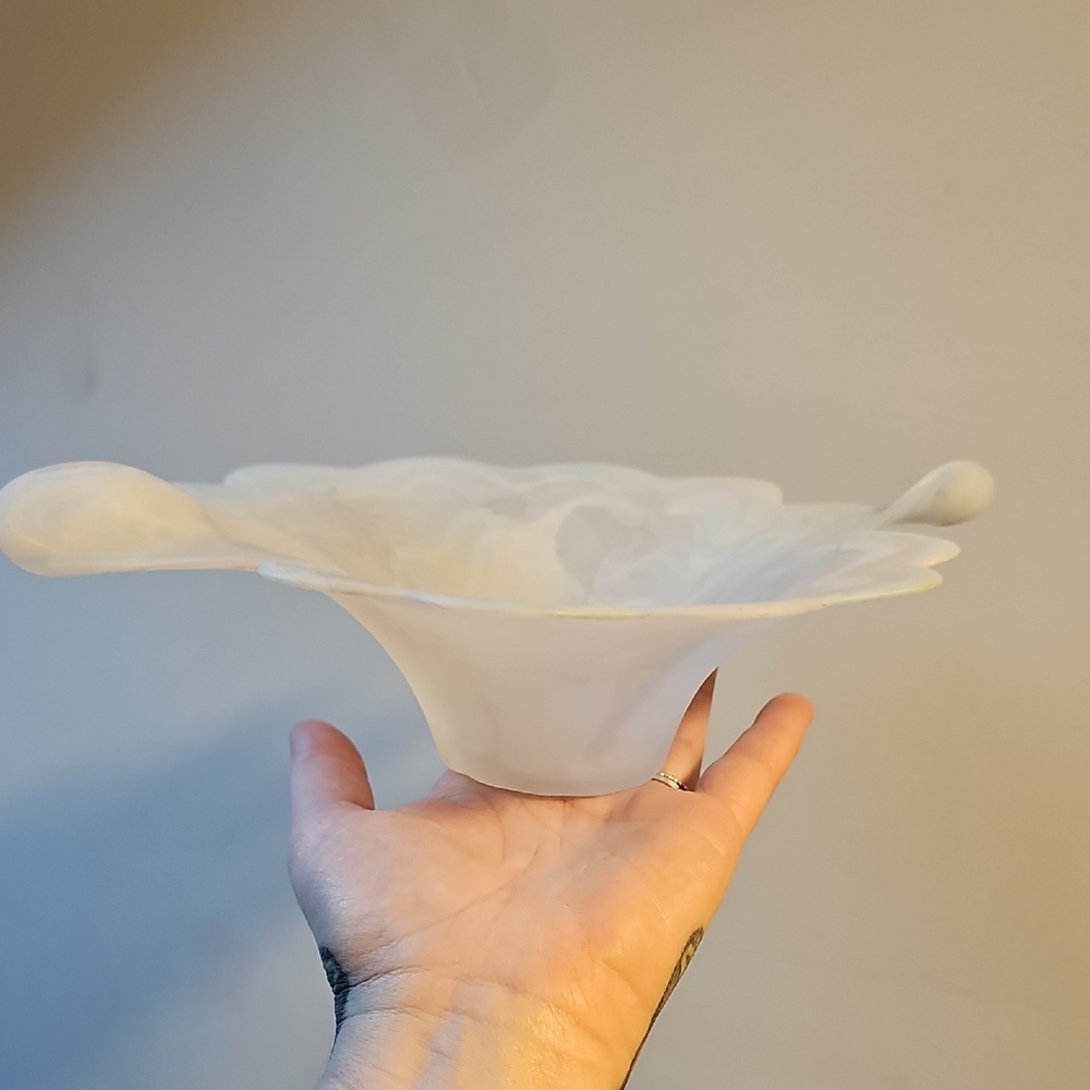 Light Pink Whispy Murano Glass Bowl